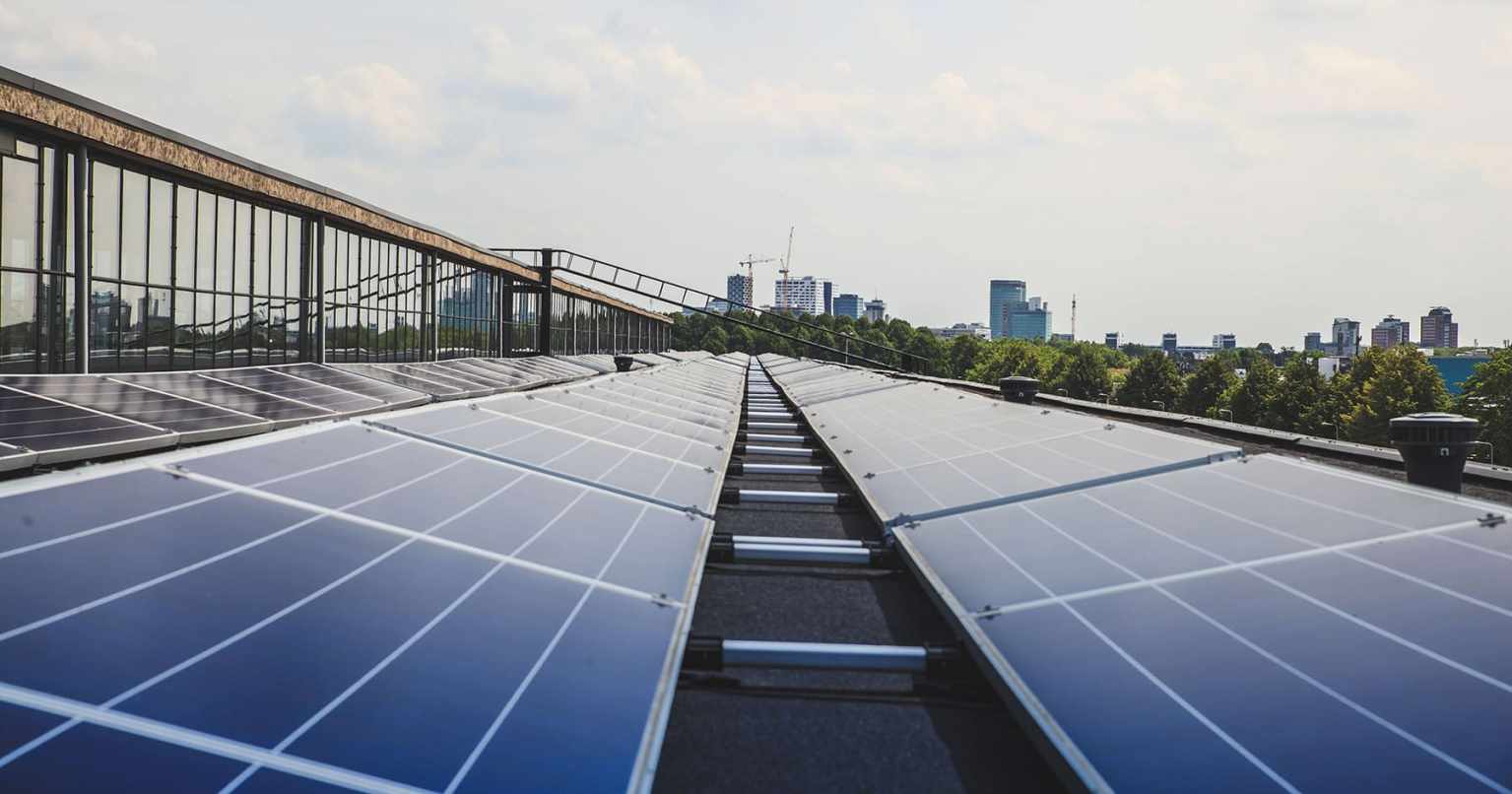 découvrez tout ce qu'il faut savoir sur la tva applicable aux panneaux photovoltaïques. informez-vous sur les exonérations, les taux réduits et les démarches à suivre pour bénéficier des aides fiscales en matière de production d'énergie solaire.