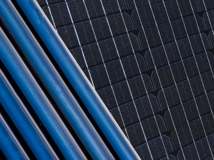 découvrez les différents types de panneaux photovoltaïques et leurs caractéristiques. apprenez à choisir le meilleur système solaire adapté à vos besoins énergétiques et à maximiser votre investissement. informez-vous sur les panneaux monocristallins, polycristallins et à couches minces, ainsi que sur leurs avantages et inconvénients.