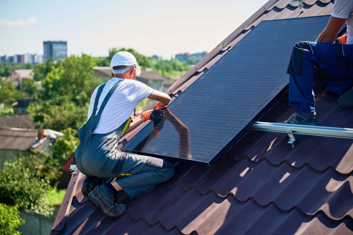 découvrez comment fonctionne la tva sur les panneaux solaires, les taux applicables en 2024 et les conditions pour bénéficier d’un taux réduit lors de l’installation de vos équipements solaires.