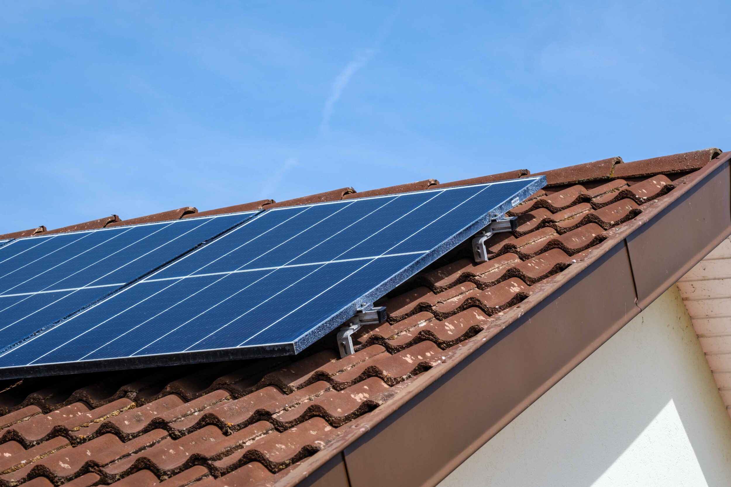 découvrez la capacité de production des panneaux solaires, les innovations technologiques et les performances pour optimiser votre installation photovoltaïque.