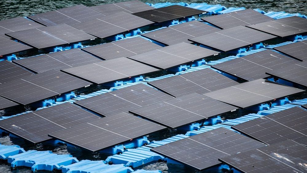 découvrez comment les écoles de marseille exploitent la puissance solaire pour un avenir énergétique durable et écologique.