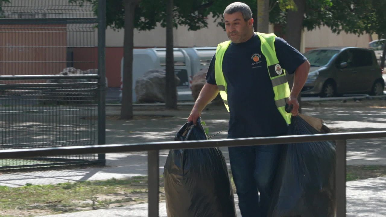 découvrez comment une friche polluée de saint-cyprien a été transformée en un parc solaire moderne, alliant écologie et innovation pour un avenir durable.