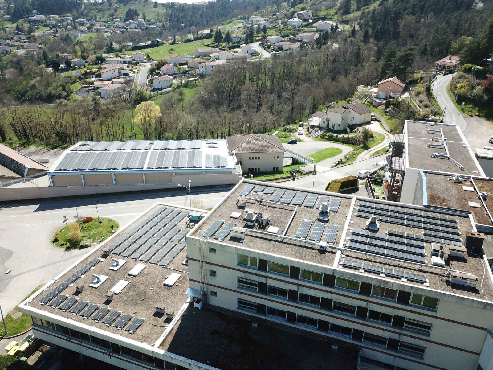 découvrez comment aurec-sur-loire utilise les panneaux solaires pour réaliser des économies d'énergie tout en réduisant les émissions de co2. une solution écologique et économique pour un avenir durable.