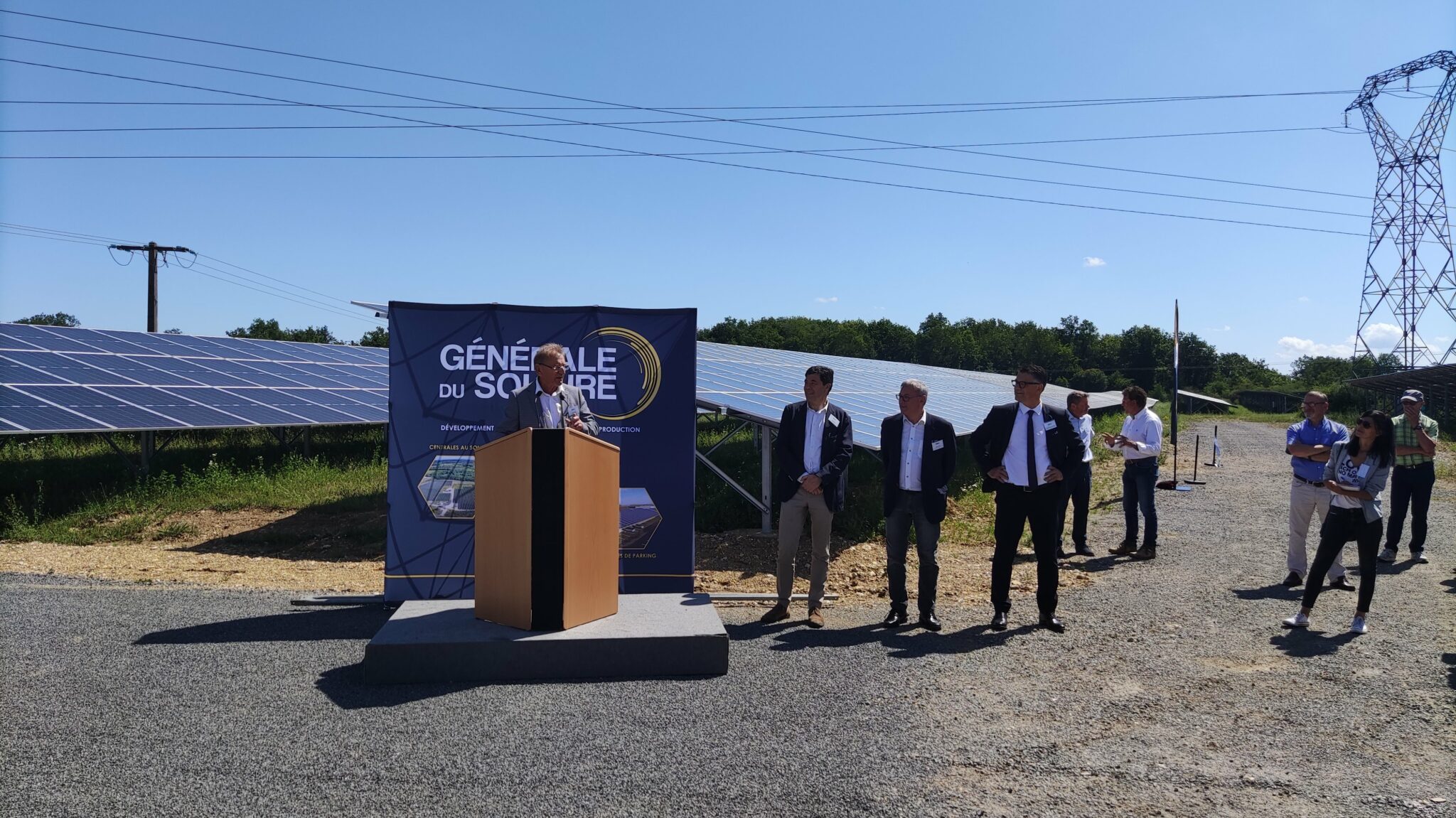 célébrez l'inauguration du boulodrome d'artassenx, un espace moderne et écologique équipé de panneaux solaires pour un avenir durable.
