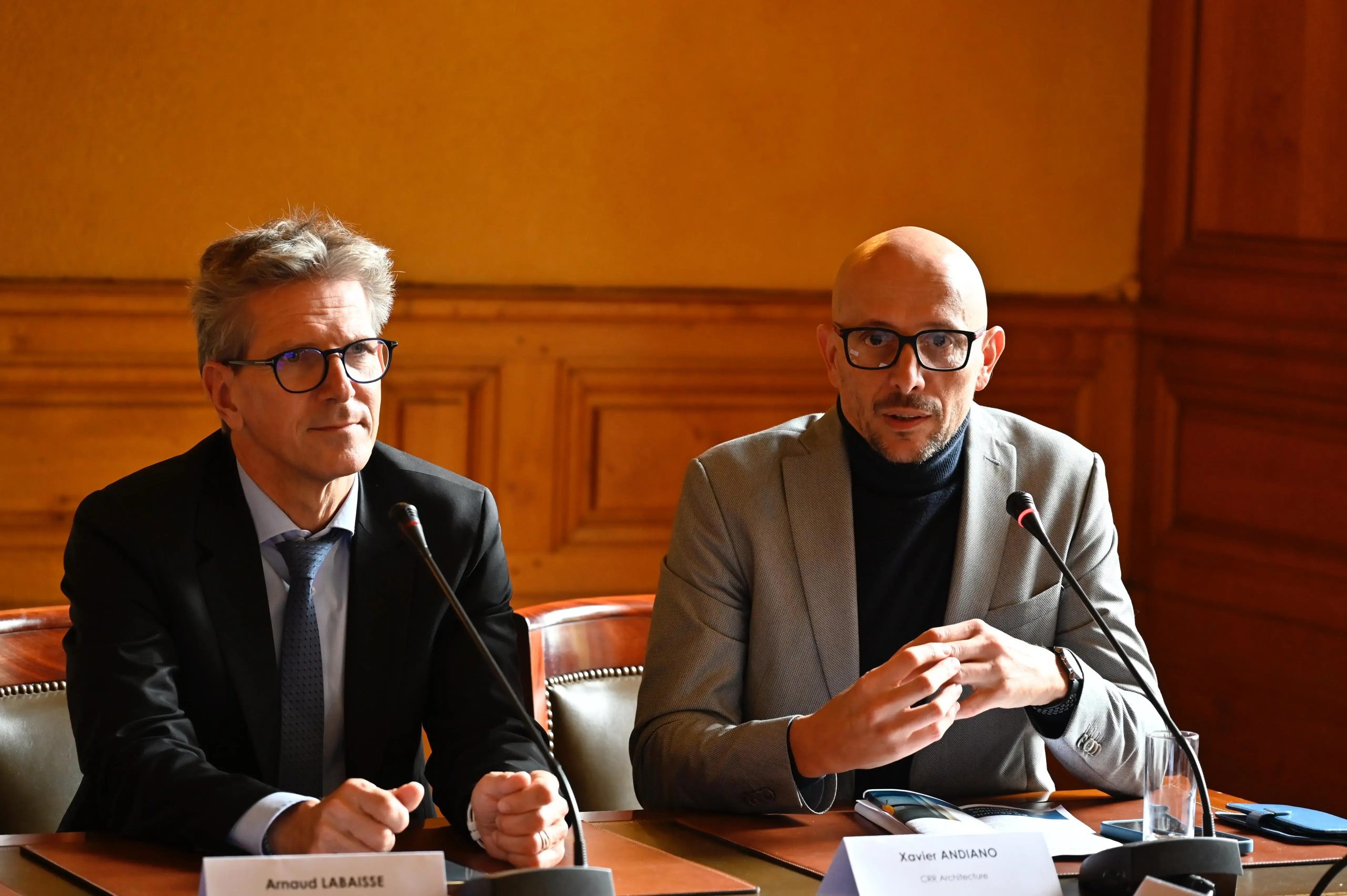 un investissement de plusieurs millions d’euros est consacré à la rénovation du collège dans la sarthe, incluant l’installation d’ascenseurs modernes et de panneaux solaires pour un bâtiment plus accessible et durable.