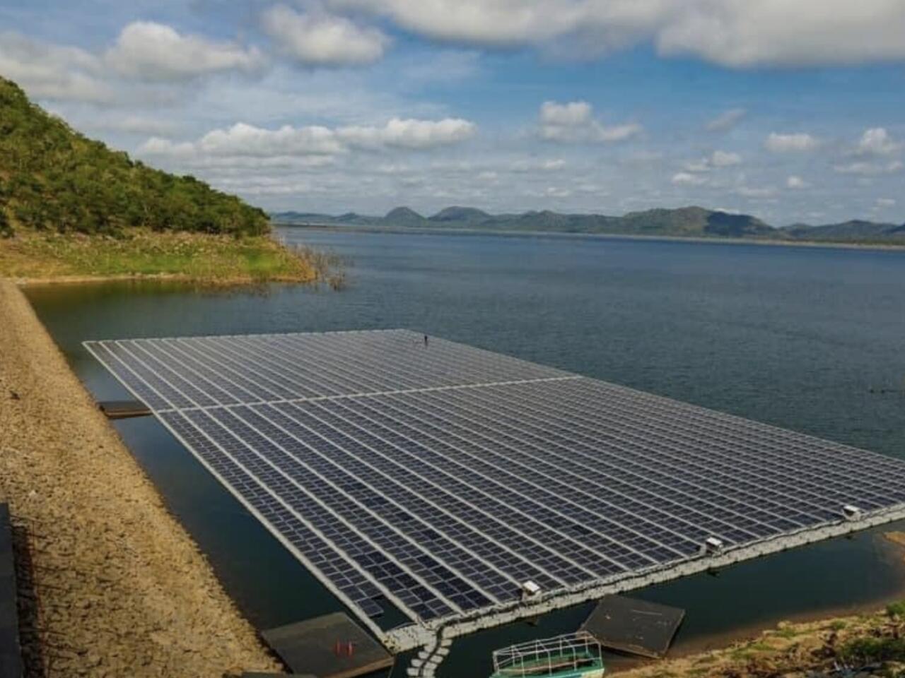 kfw investit dans une nouvelle usine solaire au ghana, renforçant l'accès à une énergie propre et durable pour soutenir le développement économique local.