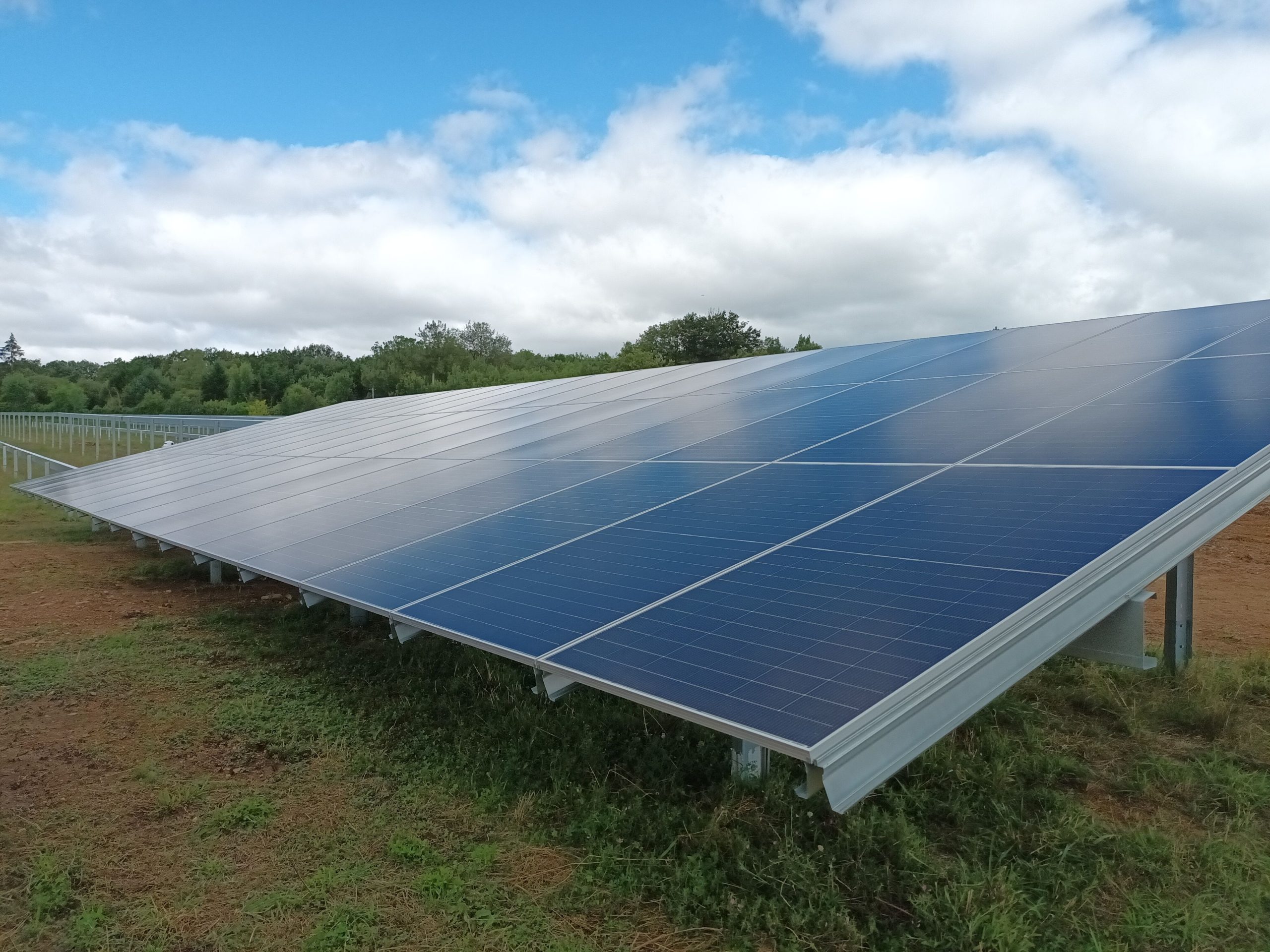 installation de panneaux photovoltaïques sur la salle omnisports de loperhet prévue pour 2026, visant à promouvoir l'énergie renouvelable et réduire l'empreinte carbone.