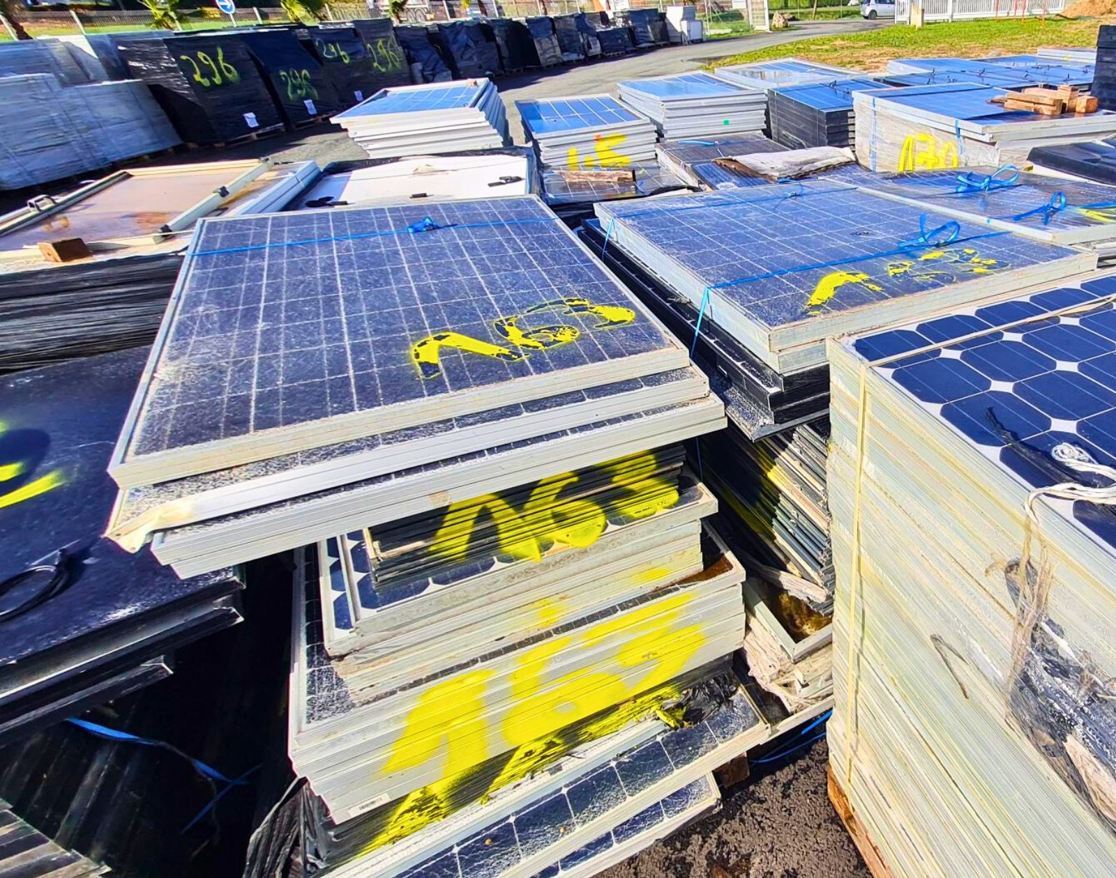 découvrez les méthodes et les avantages du recyclage des panneaux solaires en france pour un avenir énergétique durable et respectueux de l'environnement.