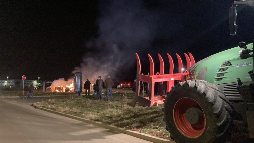 découvrez comment un agriculteur est confronté à des difficultés majeures en raison de l'absence de raccordement électrique, impactant son activité et ses récoltes.