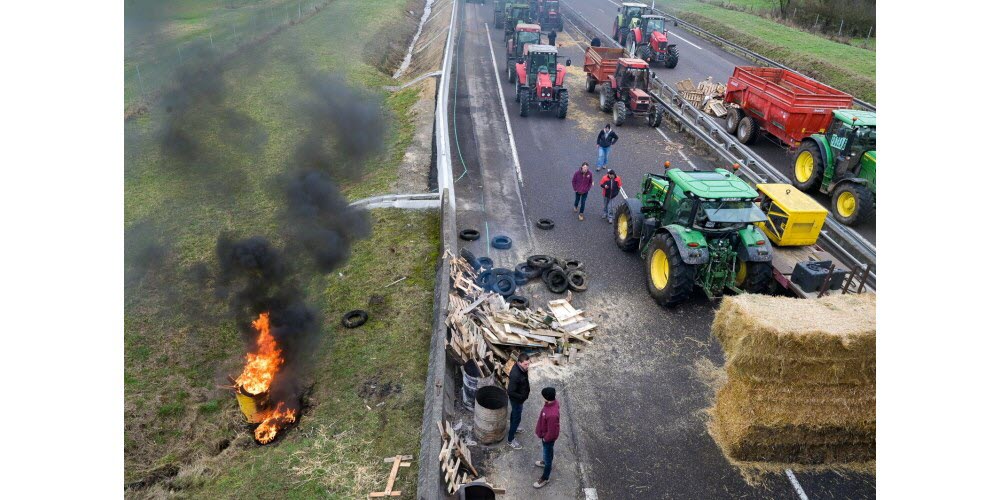 découvrez les défis rencontrés par un agriculteur bloqué en raison de l'absence de raccordement électrique, impactant son activité agricole et les solutions possibles.