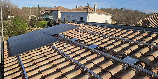 découvrez comment 264 m² de panneaux solaires ont été installés sur la criée d'audierne pour promouvoir l'énergie renouvelable et soutenir le développement durable local.