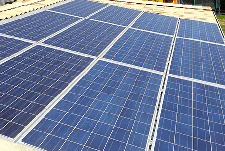 découvrez les risques d'escroquerie liés aux panneaux solaires dans les deux-sèvres et l'indre-et-loire, et apprenez comment vous protéger efficacement.