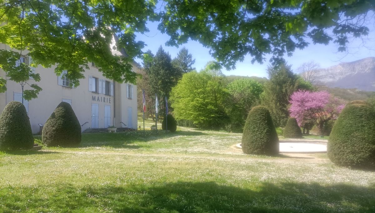 découvrez l'initiative des abrets-en-dauphiné pour une électricité 100% verte, engagée en faveur de l'énergie renouvelable et du développement durable.