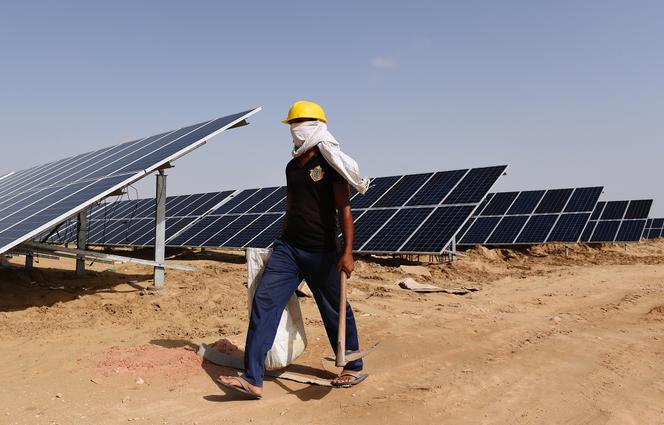 l'inde stimule la production locale de panneaux solaires pour renforcer son autonomie énergétique et soutenir la transition vers les énergies renouvelables.