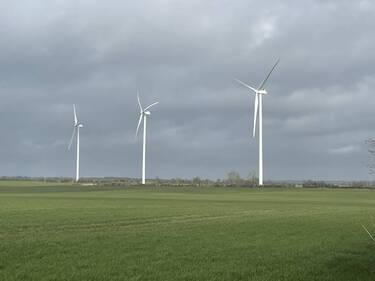 découvrez les projets d’éoliennes et de panneaux solaires à moulins-sur-orne, visant à promouvoir les énergies renouvelables et le développement durable dans la région.