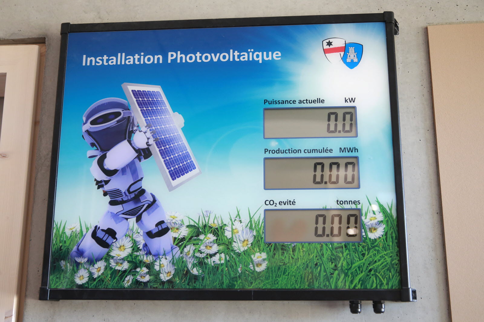 découvrez comment les panneaux solaires installés sur les bâtiments communaux contribuent à une énergie durable et à la réduction des coûts énergétiques locaux.