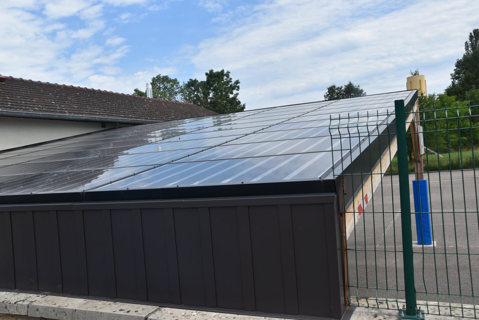 découvrez les avantages des panneaux solaires installés sur les bâtiments communaux pour une énergie propre, durable et économique au service de votre collectivité.