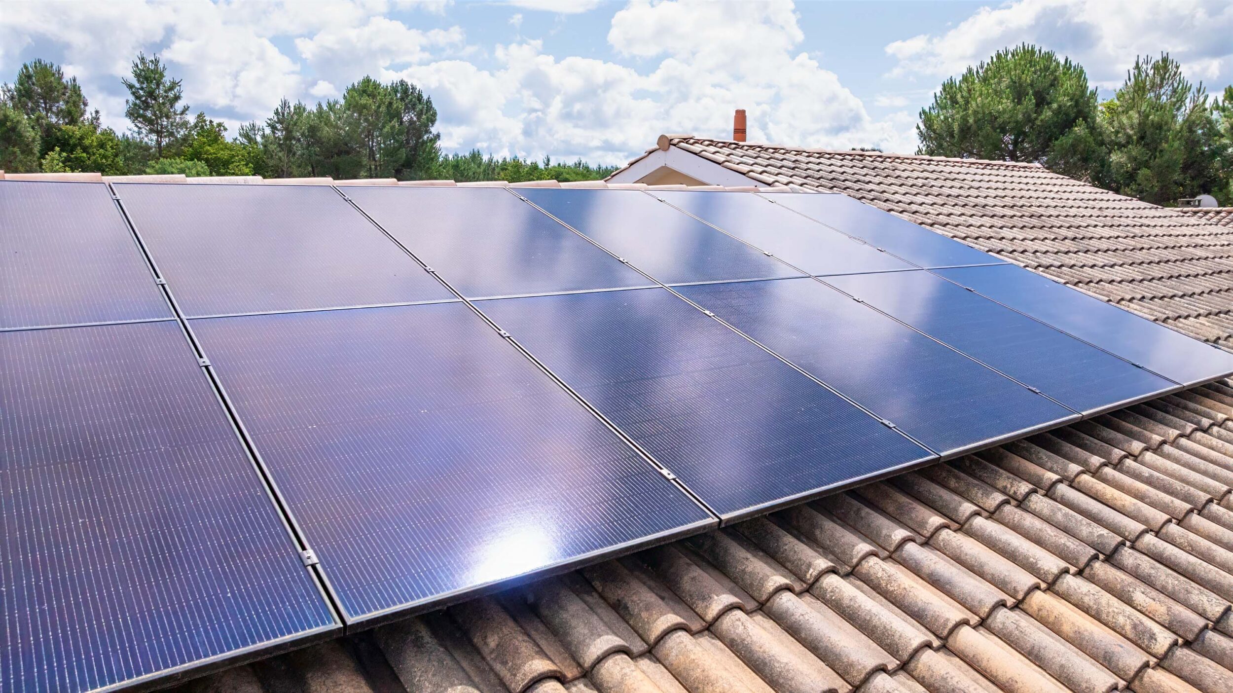 attention à l'escroquerie aux panneaux solaires : découvrez comment un crédit piégé de 27 000 € a trompé de nombreux consommateurs. informez-vous pour éviter les arnaques et protéger vos investissements.