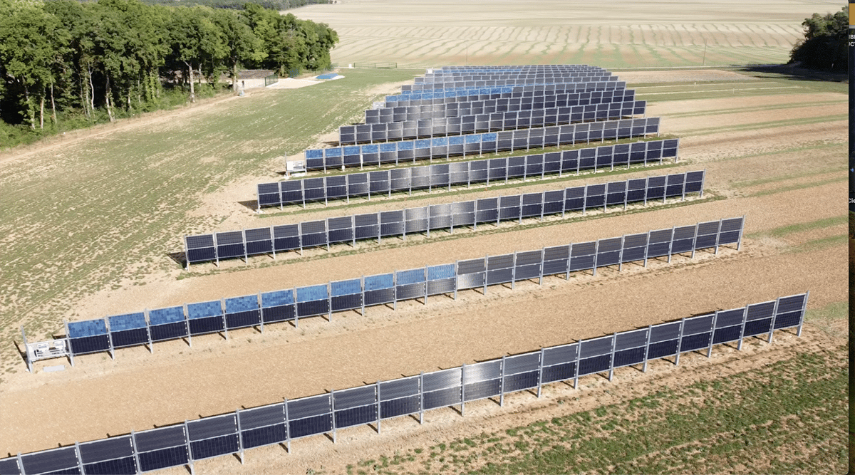 saint-coutant rejette un projet agrivoltaïque ambitieux comprenant 46 275 panneaux solaires, suscitant un débat sur l'impact environnemental et local.