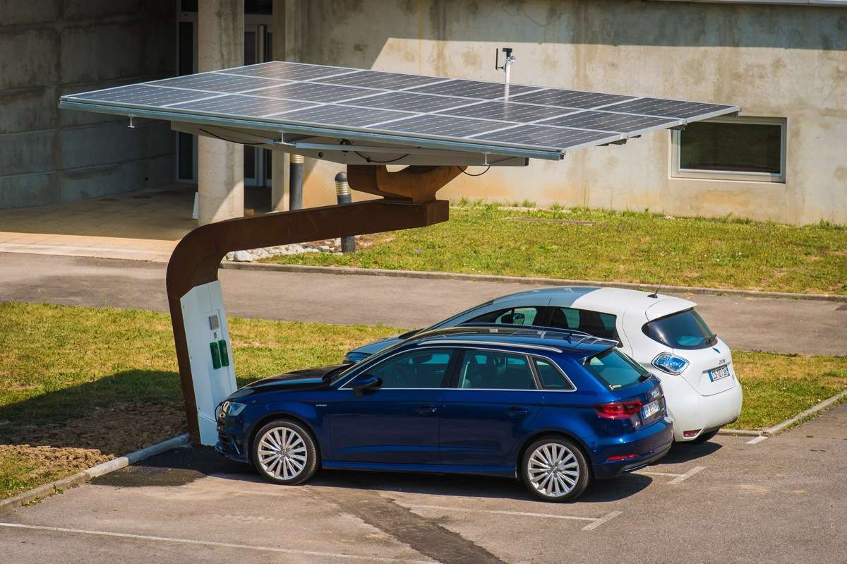 découvrez notre véhicule solaire innovant alliant technologie de pointe et respect de l'environnement pour une mobilité durable et efficace.